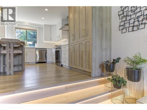687 Barnaby Road, Kelowna, BC - Indoor