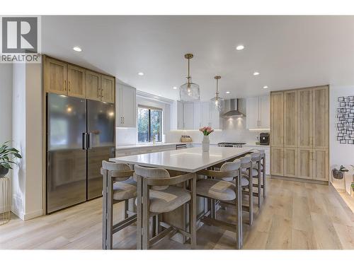 687 Barnaby Road, Kelowna, BC - Indoor Photo Showing Dining Room