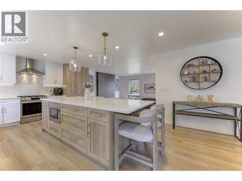 687 Barnaby Road, Kelowna, BC - Indoor Photo Showing Kitchen With Upgraded Kitchen