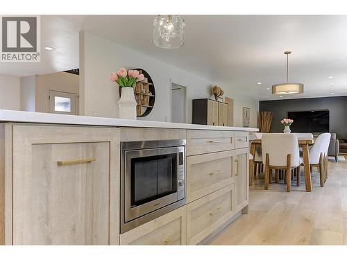 687 Barnaby Road, Kelowna, BC - Indoor
