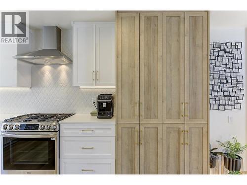687 Barnaby Road, Kelowna, BC - Indoor Photo Showing Kitchen With Upgraded Kitchen