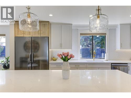 687 Barnaby Road, Kelowna, BC - Indoor