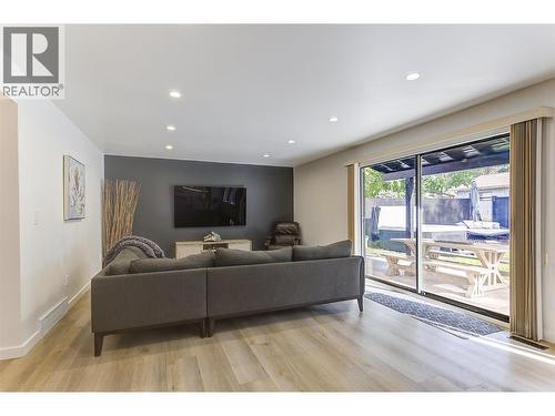 687 Barnaby Road, Kelowna, BC - Indoor Photo Showing Other Room