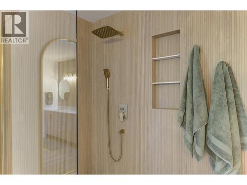687 Barnaby Road, Kelowna, BC - Indoor Photo Showing Bathroom