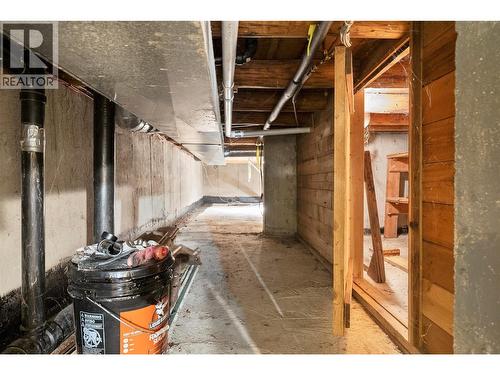 crawlspace under the home - 4061 Torry Road, Eagle Bay, BC - Indoor