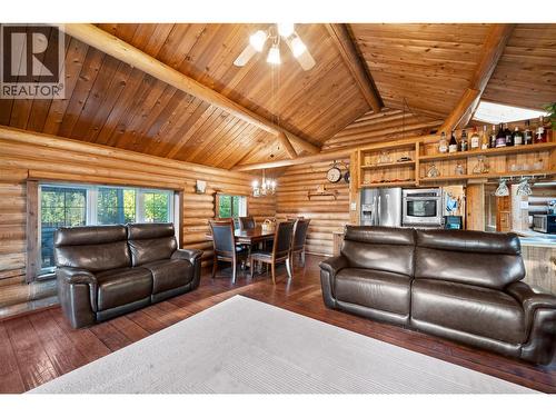 4061 Torry Road, Eagle Bay, BC - Indoor Photo Showing Living Room