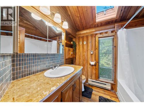 4061 Torry Road, Eagle Bay, BC - Indoor Photo Showing Bathroom