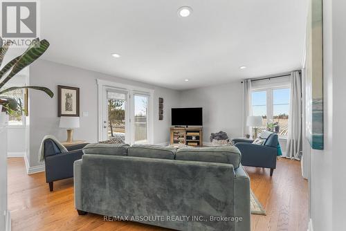 151 Duncan Drive, Mcnab/Braeside, ON - Indoor Photo Showing Living Room