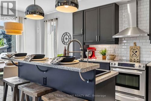 53 Chiswick Avenue, Whitby, ON - Indoor Photo Showing Kitchen With Upgraded Kitchen