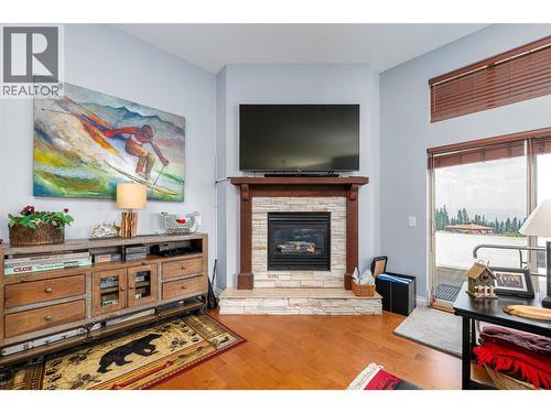 5045 Snowbird Way Unit# 2, Big White, BC - Indoor Photo Showing Living Room With Fireplace