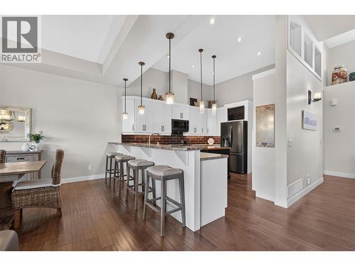 1394 Glenview Avenue, Kelowna, BC - Indoor