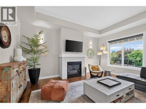 1394 Glenview Avenue, Kelowna, BC - Indoor Photo Showing Living Room With Fireplace