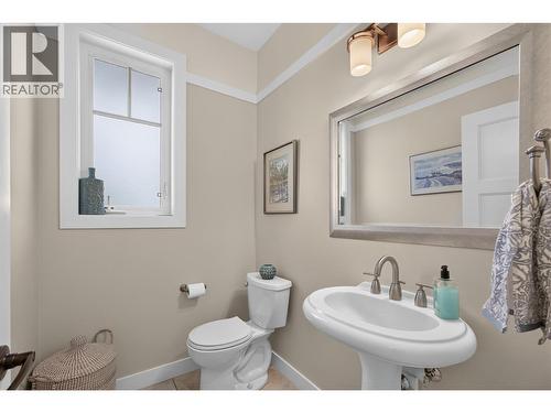 1394 Glenview Avenue, Kelowna, BC - Indoor Photo Showing Bathroom