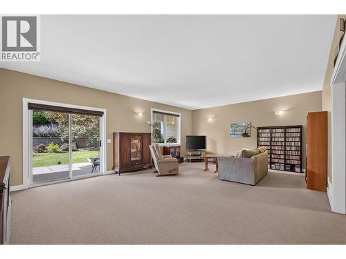 1394 Glenview Avenue, Kelowna, BC - Indoor