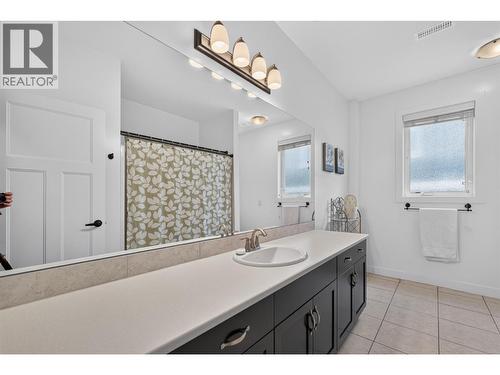 1394 Glenview Avenue, Kelowna, BC - Indoor Photo Showing Bathroom