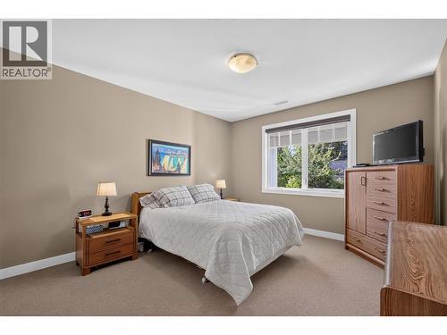 1394 Glenview Avenue, Kelowna, BC - Indoor Photo Showing Bedroom