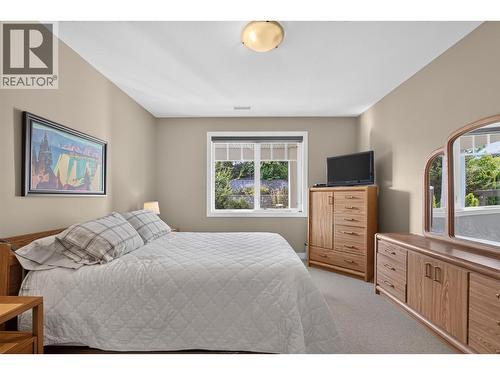 1394 Glenview Avenue, Kelowna, BC - Indoor Photo Showing Bedroom