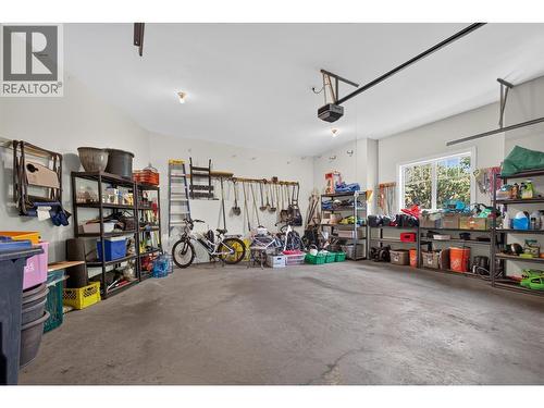 1394 Glenview Avenue, Kelowna, BC - Indoor Photo Showing Garage