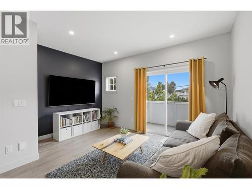 1393 9Th Avenue Unit# 118, Kamloops, BC - Indoor Photo Showing Living Room