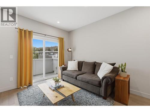 1393 9Th Avenue Unit# 118, Kamloops, BC - Indoor Photo Showing Living Room