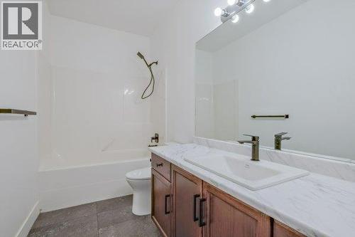 755 Birch Avenue, Kelowna, BC - Indoor Photo Showing Bathroom