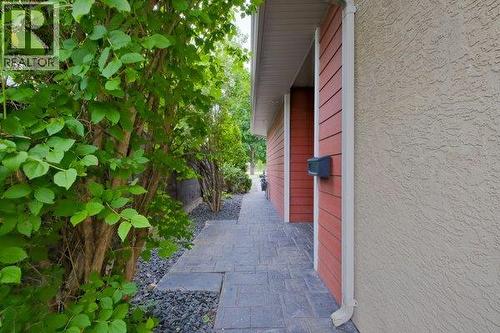 way to the suite - 755 Birch Avenue, Kelowna, BC - Outdoor