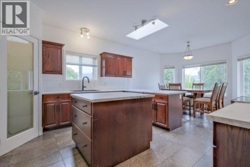 755 Birch Avenue, Kelowna, BC - Indoor