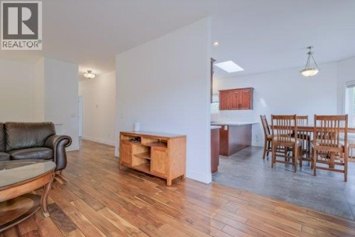 755 Birch Avenue, Kelowna, BC - Indoor