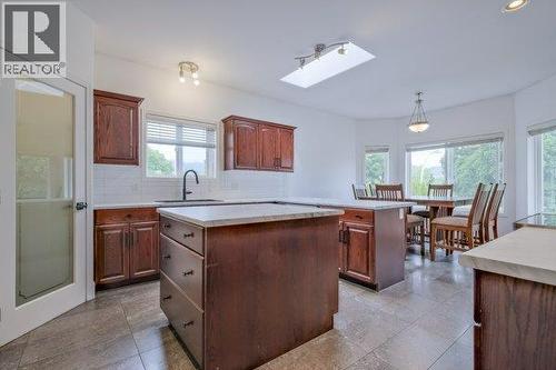 755 Birch Avenue, Kelowna, BC - Indoor