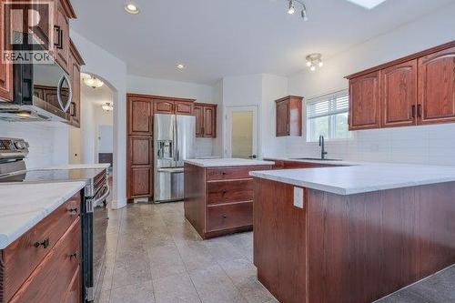 755 Birch Avenue, Kelowna, BC - Indoor Photo Showing Kitchen