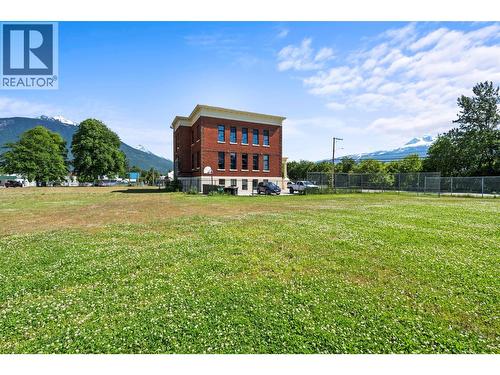 616 Third Street W, Revelstoke, BC 