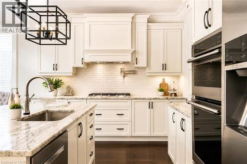 41 Creanona Boulevard, Stoney Creek, ON - Indoor Photo Showing Kitchen With Upgraded Kitchen