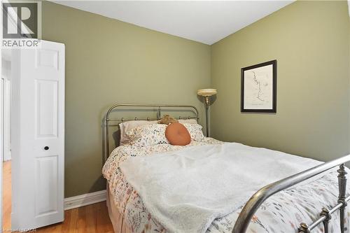 34 East 24Th Street, Hamilton, ON - Indoor Photo Showing Bedroom