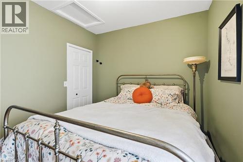 34 East 24Th Street, Hamilton, ON - Indoor Photo Showing Bedroom