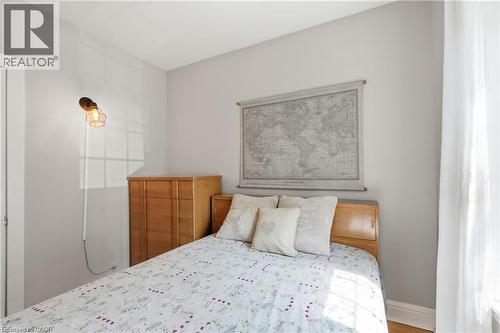 34 East 24Th Street, Hamilton, ON - Indoor Photo Showing Bedroom