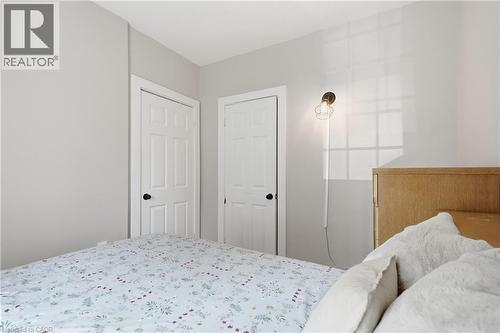 34 East 24Th Street, Hamilton, ON - Indoor Photo Showing Bedroom