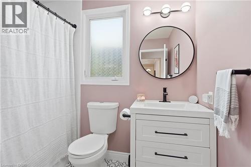 34 East 24Th Street, Hamilton, ON - Indoor Photo Showing Bathroom