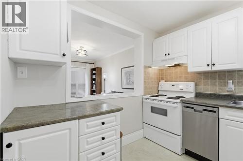 34 East 24Th Street, Hamilton, ON - Indoor Photo Showing Kitchen