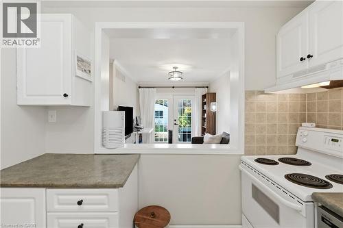 34 East 24Th Street, Hamilton, ON - Indoor Photo Showing Kitchen