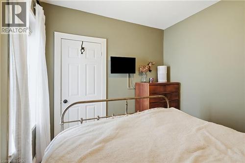34 East 24Th Street, Hamilton, ON - Indoor Photo Showing Bedroom