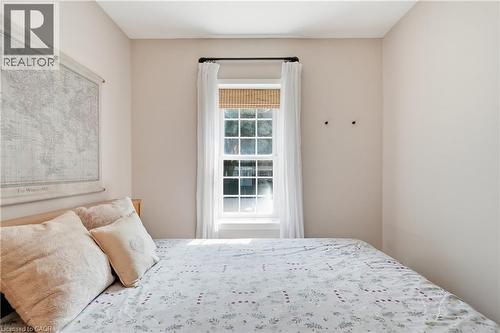 34 East 24Th Street, Hamilton, ON - Indoor Photo Showing Bedroom