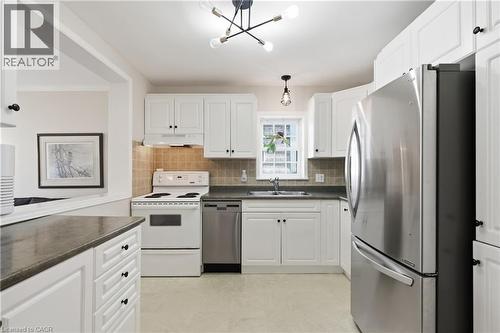 34 East 24Th Street, Hamilton, ON - Indoor Photo Showing Kitchen With Double Sink