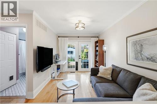 34 East 24Th Street, Hamilton, ON - Indoor Photo Showing Living Room