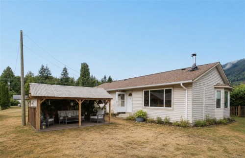 135 Macdonald Rd, Lake Cowichan, BC 