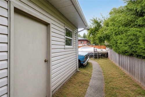 135 Macdonald Rd, Lake Cowichan, BC 