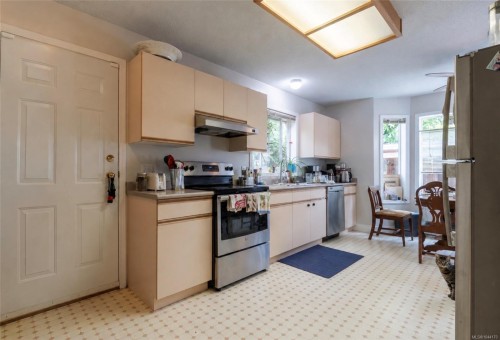 135 Macdonald Rd, Lake Cowichan, BC 