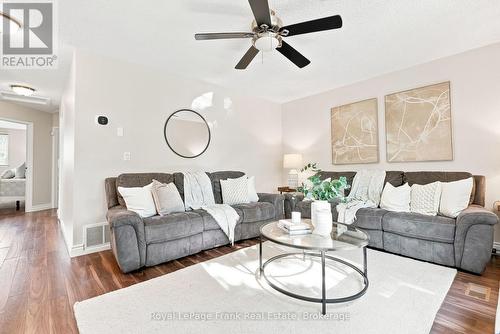59 Centerfield Drive, Clarington (Courtice), ON - Indoor Photo Showing Living Room