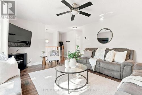 59 Centerfield Drive, Clarington (Courtice), ON - Indoor Photo Showing Living Room