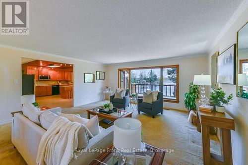 36 Fire Route 28, Trent Lakes, ON - Indoor Photo Showing Living Room