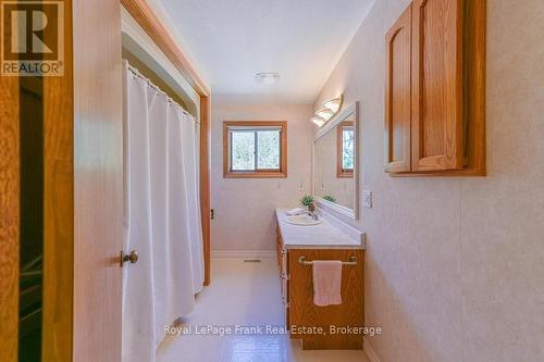36 Fire Route 28, Trent Lakes, ON - Indoor Photo Showing Other Room